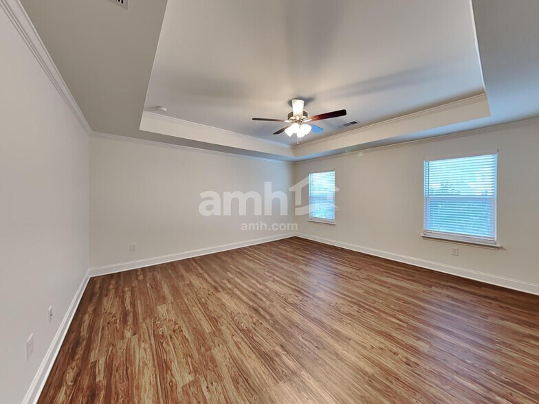 Building Photo - 898 Carnaby Ln