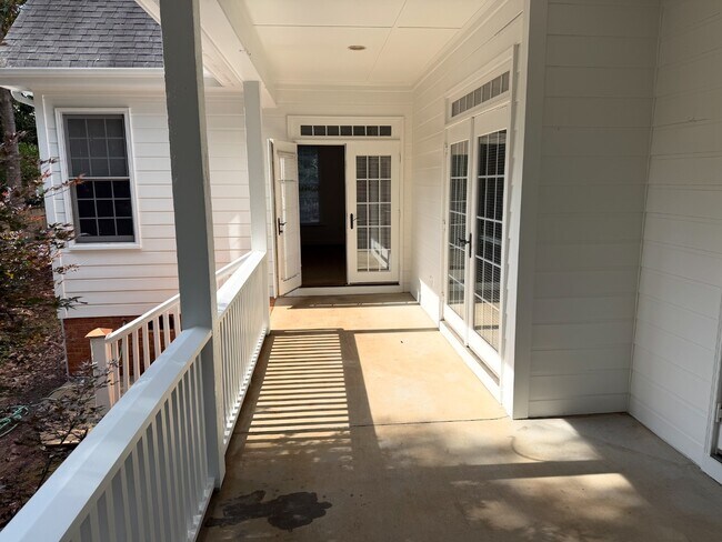Building Photo - 820 Pirate Cove