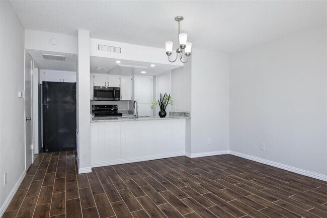 Building Photo - 4637 Country Creek Dr