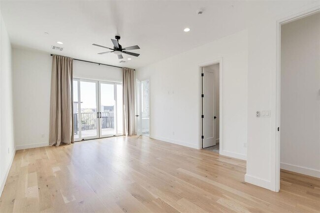 Building Photo - 827 NW 8th St