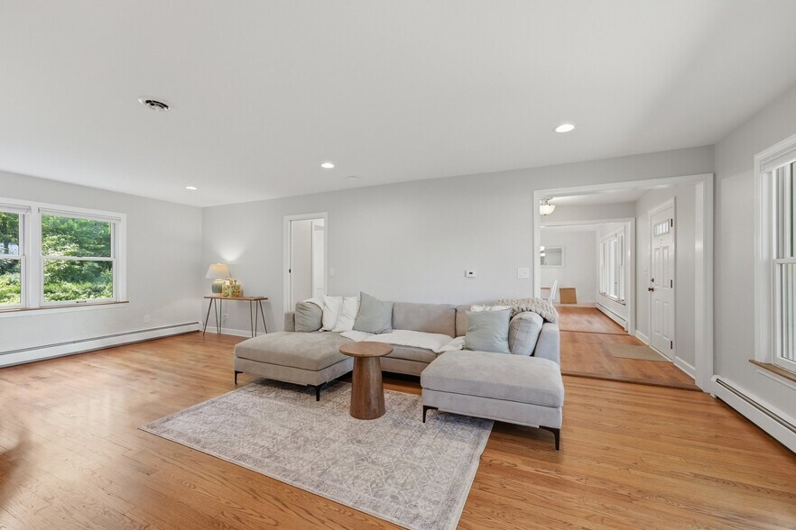 Building Photo - 317 E Forest Ln