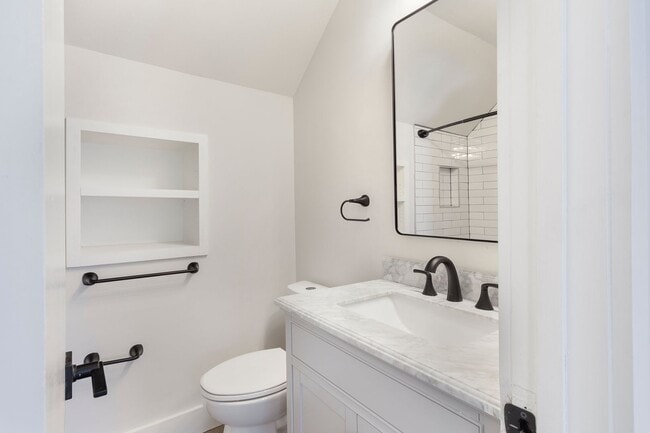 Building Photo - 3bd/3ba Home w/ Fully Fenced Backyard and Deck!