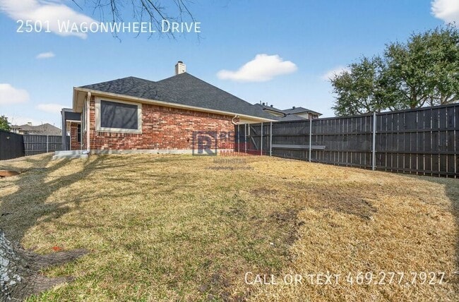 Building Photo - 2501 Wagonwheel Dr
