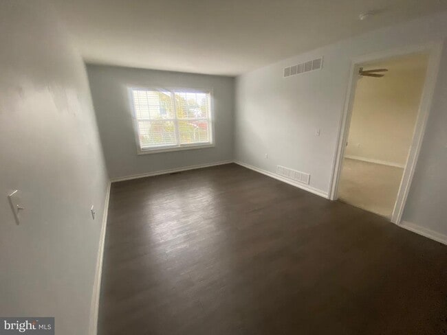 Building Photo - 124 Mortimer St