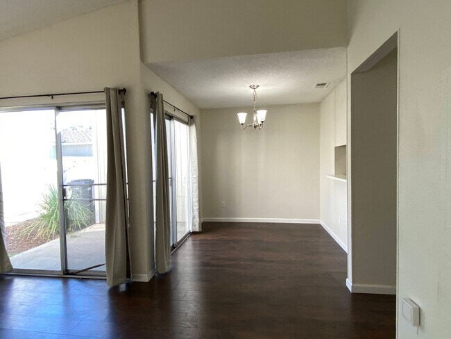 Building Photo - MJRA5516-20