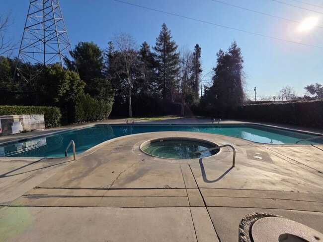 Building Photo - REDUCED!!!