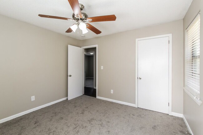 Building Photo - 3117 Parkwood Rd