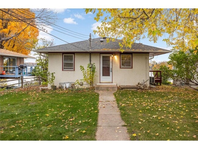 Building Photo - 2331 W Medicine Lake Dr