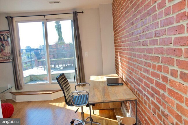 Building Photo - 2128 1st St NW