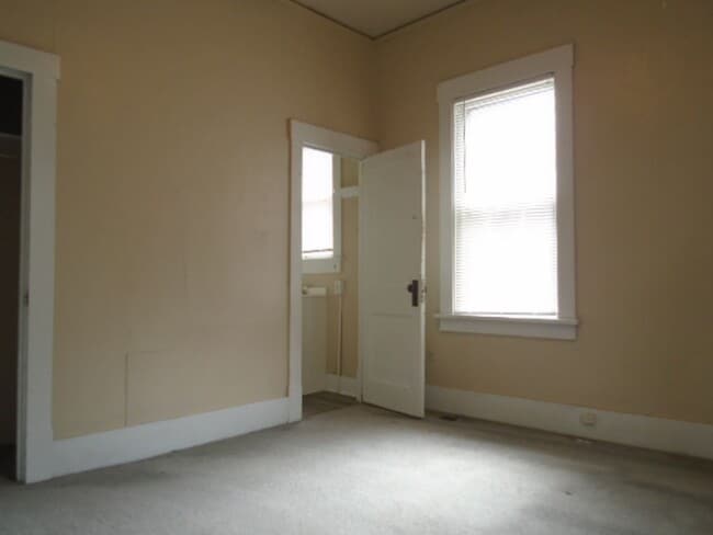 Building Photo - 1810 Leavenworth St