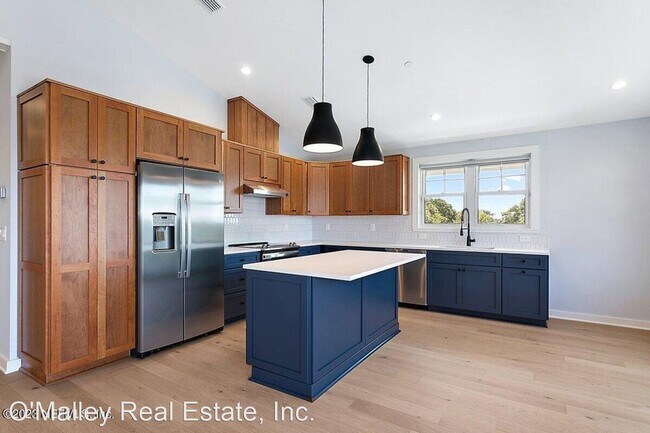 Building Photo - 2 br, 2 bath House - 4607 Ocean St #201