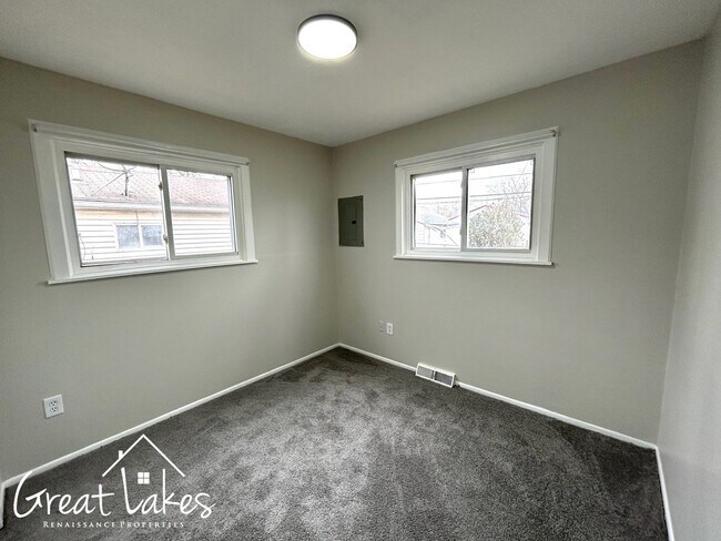 Building Photo - Stunning 3 bedroom / 1.5 bathroom house now available for rent!