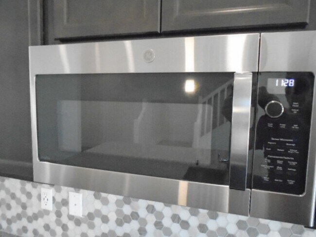 Building Photo - NEWER HOME IN LINCOLN OFF TWELVE BRIDGES!!