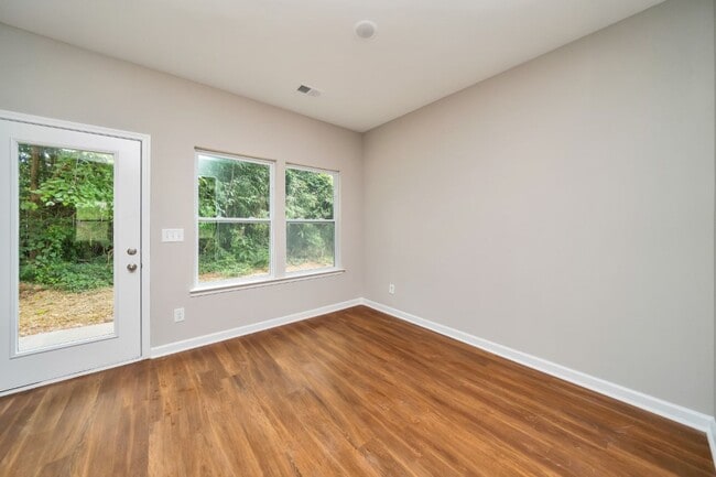 Building Photo - So Much Space in Hueytown – Beautifully Renovated & Move-In Ready!