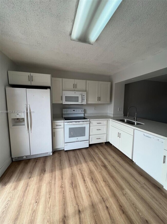 Primary Photo - 2186 W 60th St