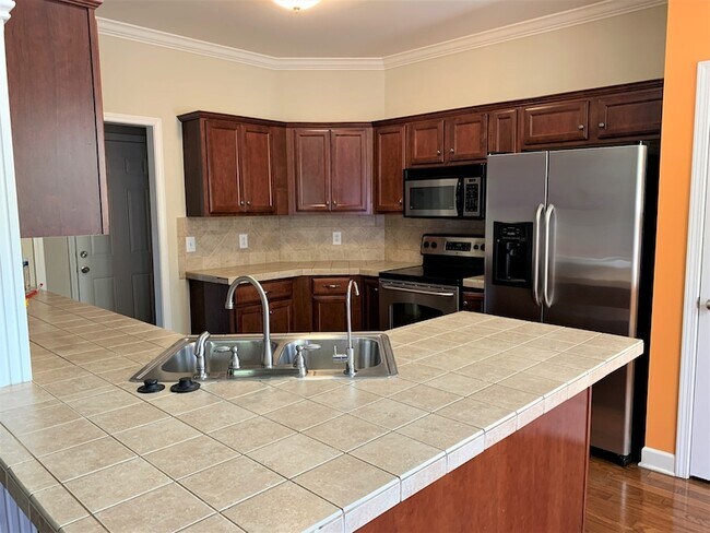 Building Photo - 320 Foundry Cir