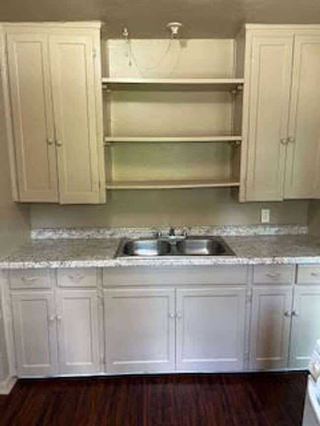 Building Photo - Affordable 2 Bedroom, 1 Bath Cottage in Bl...