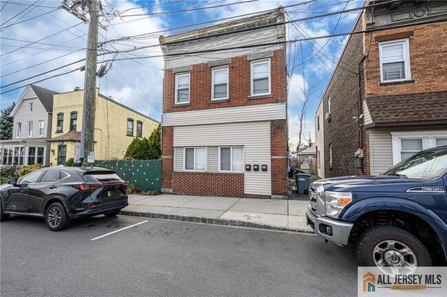 Primary Photo - 305 Pershing Ave