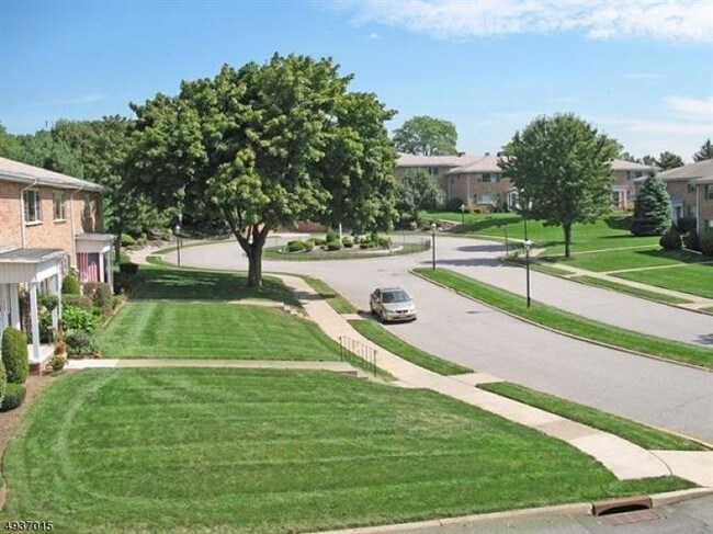 Primary Photo - 15 Hazen Ct