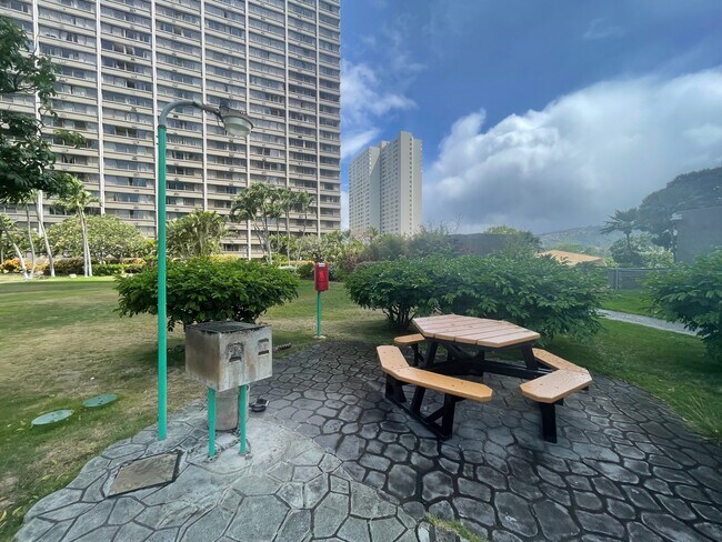 Building Photo - 55 S Kukui St