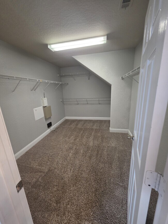 Building Photo - 7119 Capricorn Way