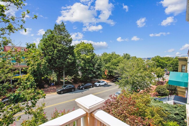 Building Photo - Stunning 3BR+, 3.5BA Capitol Hill Home wit...