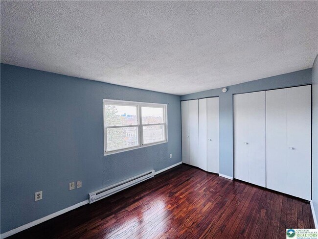 Building Photo - 402 S Bradford St