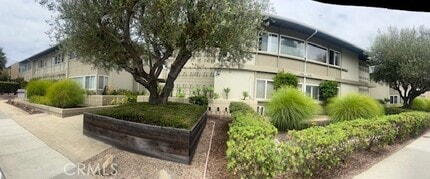 Building Photo - 1728 Westcliff Dr