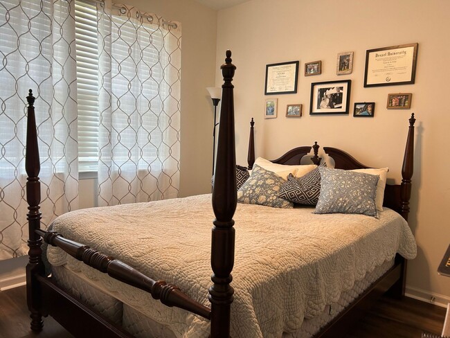 Building Photo - Charming home in Gated Community of Coffee...