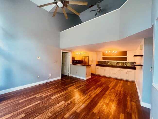 Building Photo - Partly Furnished 3-bedroom, 3-bath condo a...