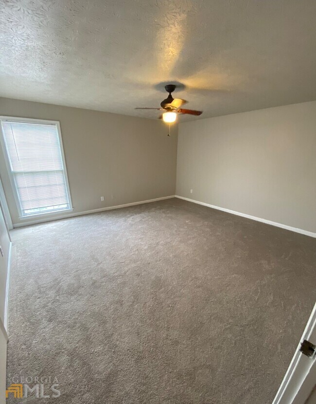 Building Photo - 2110 Country Walk Way SE