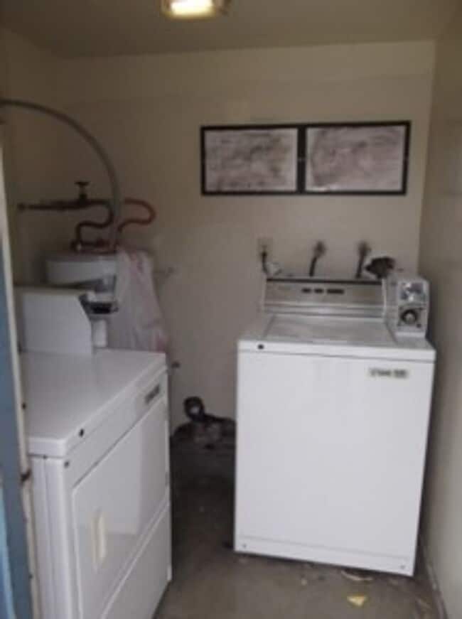 Building Photo - 2584 Yardarm Ave