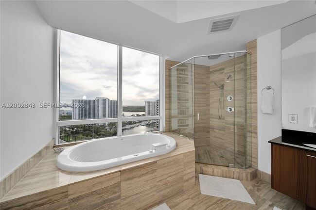 Building Photo - 16001 Collins Ave