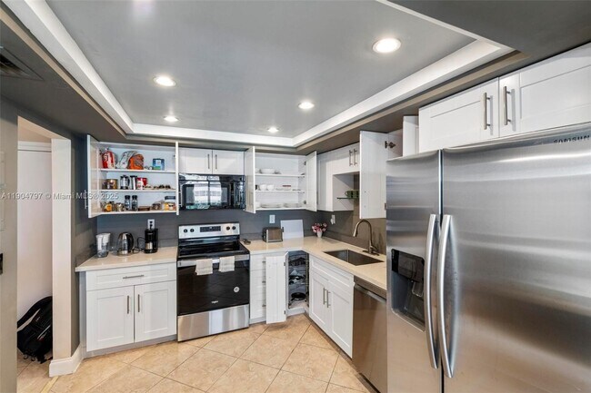 Building Photo - 18061 Biscayne Blvd