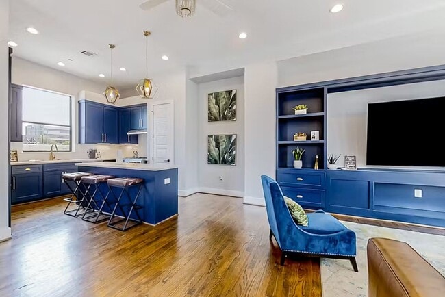 Building Photo - 1928 Oakdale St