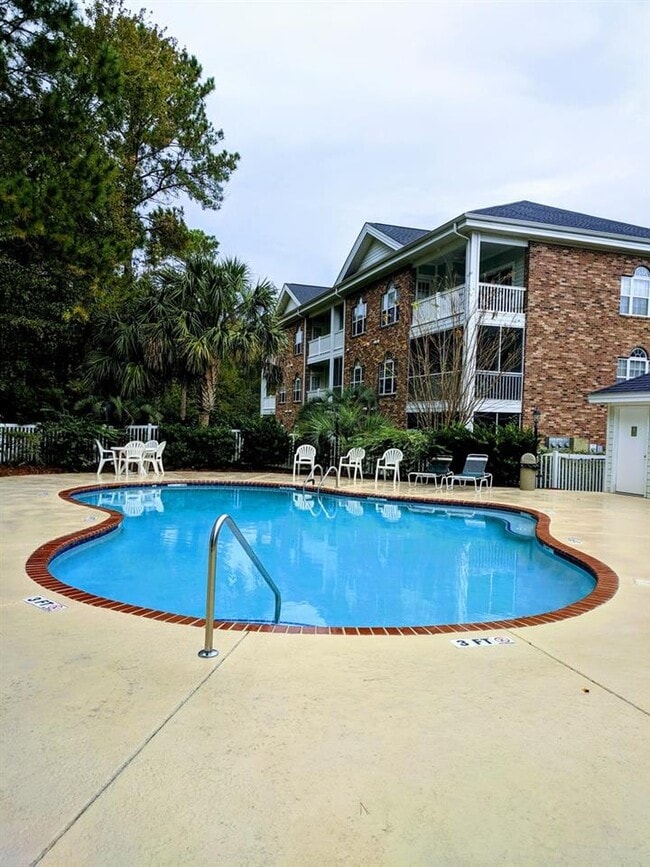 Building Photo - 670 Riverwalk Dr