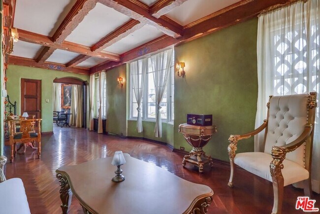 Building Photo - 642 S Bronson Ave