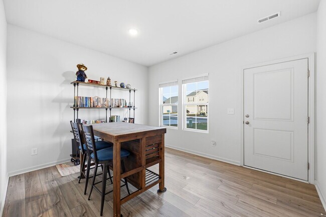 Building Photo - 305 Ruby Baird Dr