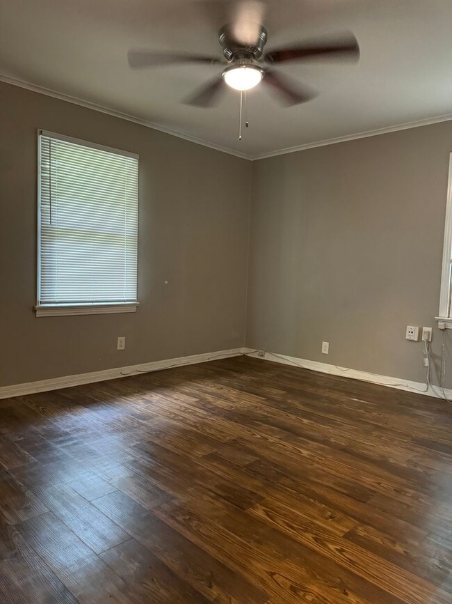 Building Photo - Beautiful 2 bedroom home!