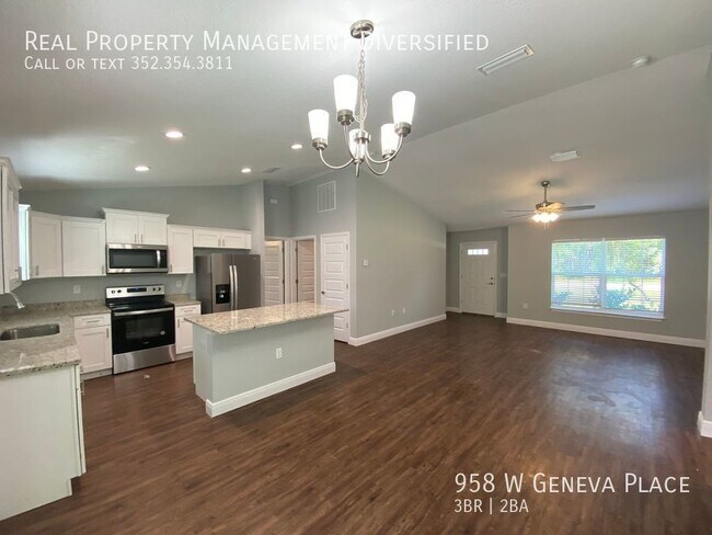 Building Photo - 958 W Geneva Pl