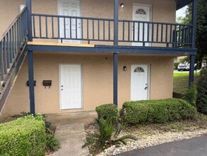 Building Photo - Downstairs unit close to TMH avail NOW!!!