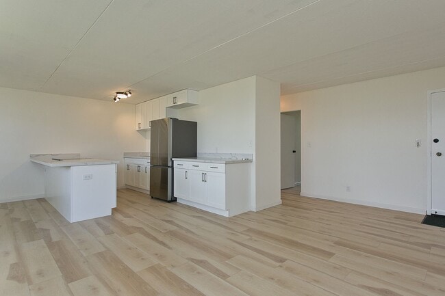 Building Photo - Nahoa Apartments 2 bedroom, 1 bathroom, 1 ...