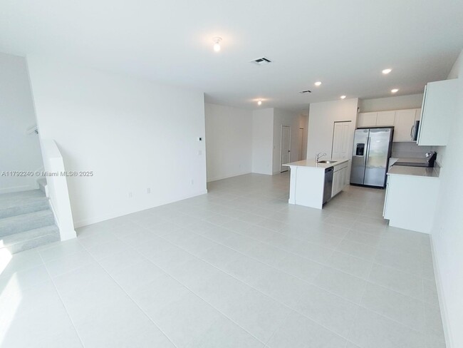 Building Photo - 537 Rivergrass St