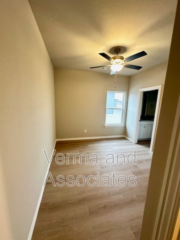 Building Photo - 1507 SW Casuarina Dr