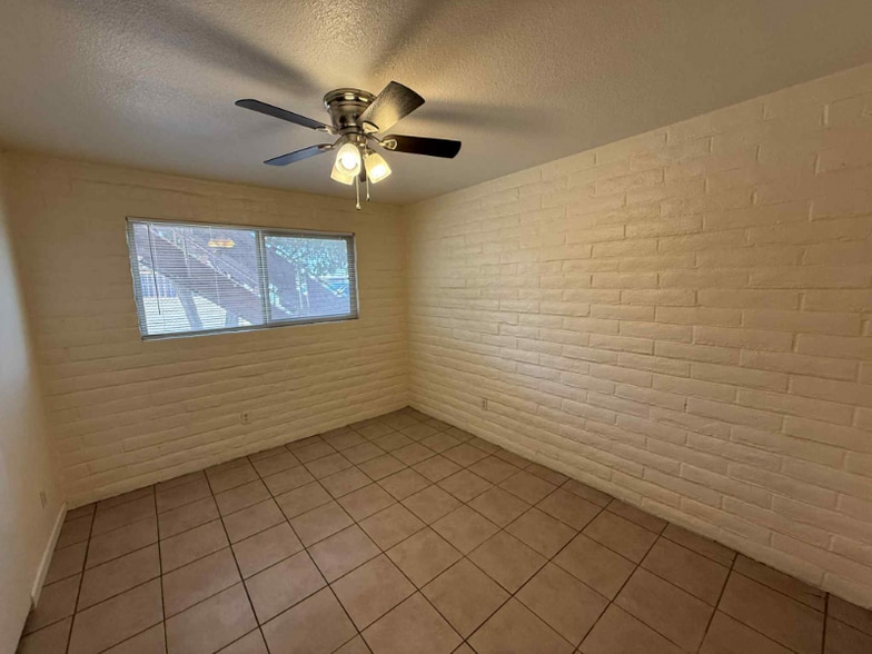 Building Photo - 2147 S Winstel Ave