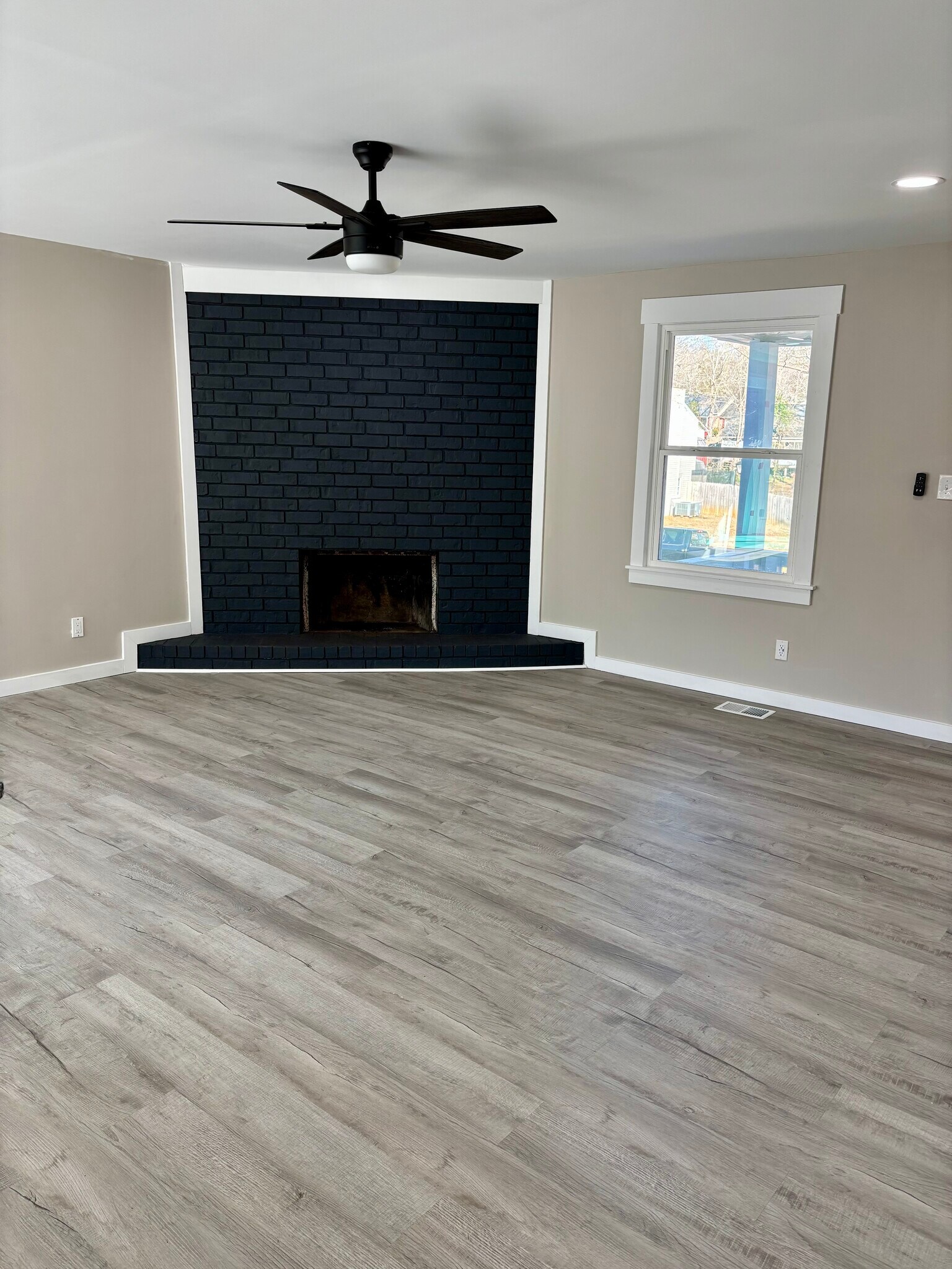 Building Photo - 1136 Chadford Rd