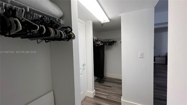 Building Photo - 1200 Brickell Bay Dr