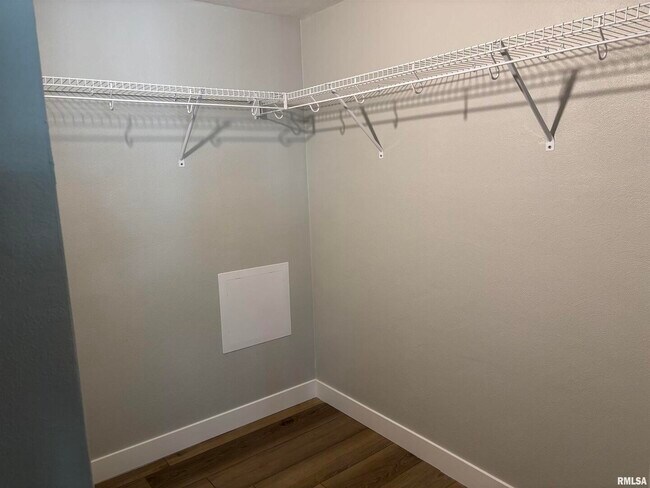 Building Photo - 1646 W 42nd St