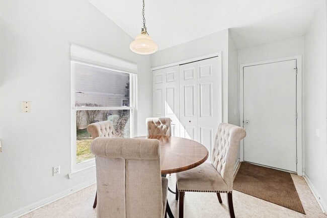 Building Photo - 2863 Silver Spring Dr