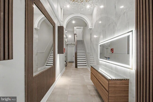 Building Photo - 1824 Chestnut St